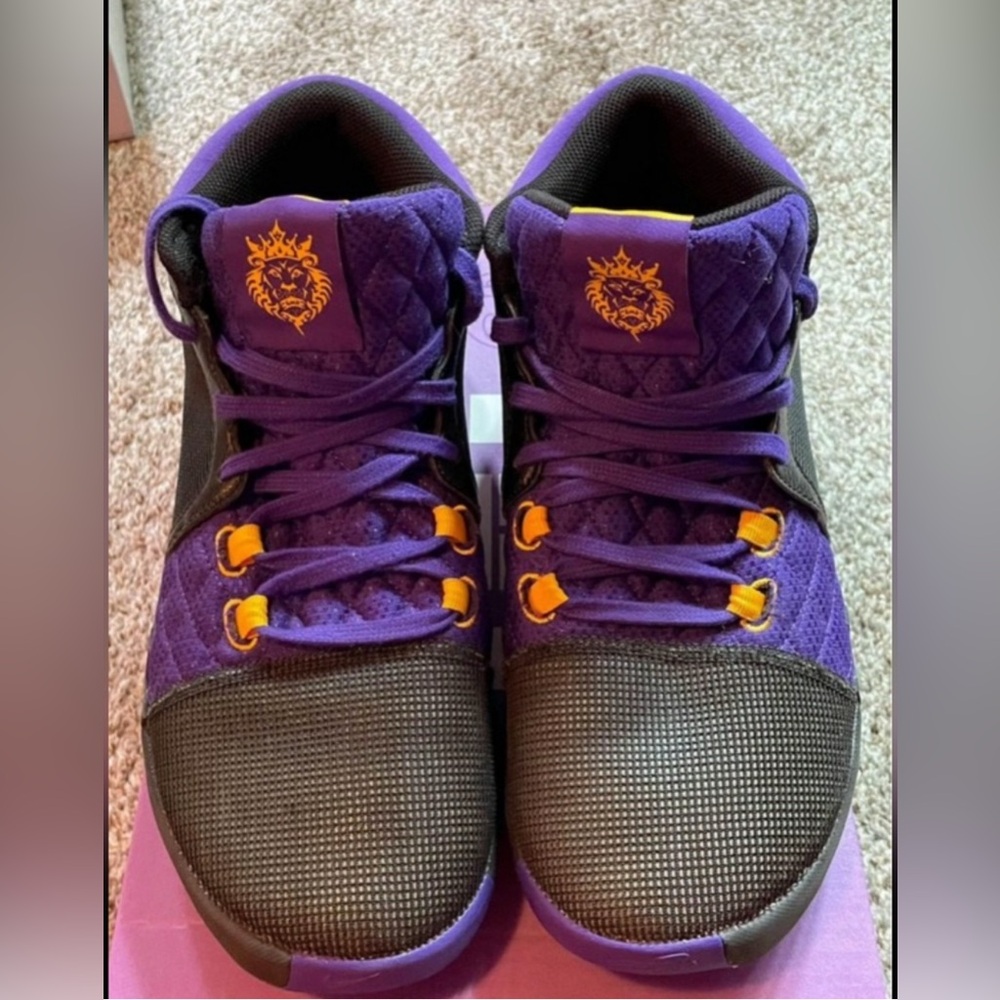 Lebron Witness VIII Black/University Gold Shoes